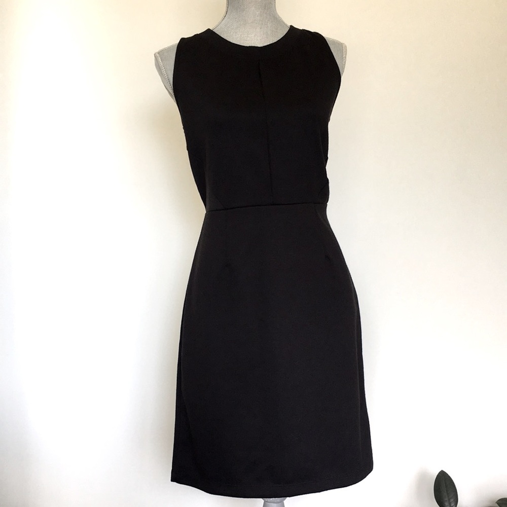 Old Navy Black Mod Structured Knit Dress, size Medium 🖤